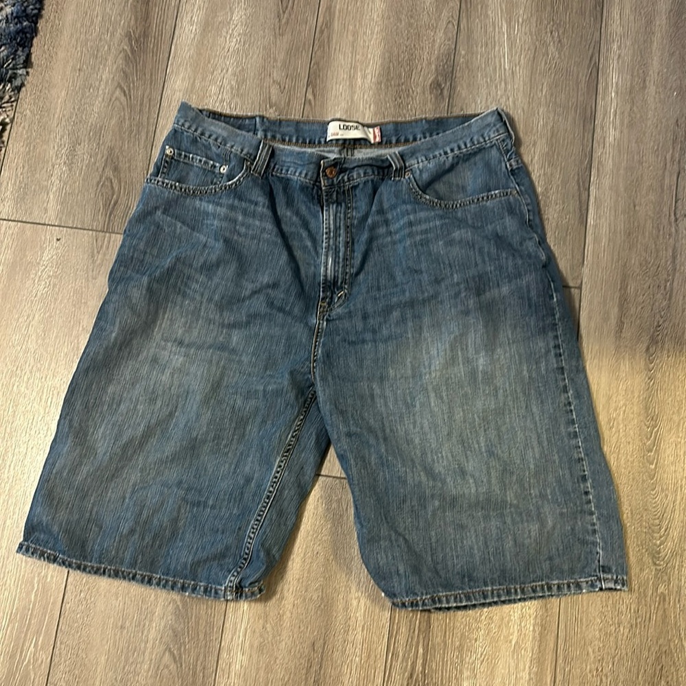 Levi’s 569 red tab shorts size 40